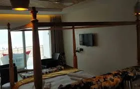 King/Queen Front Sea Facing With Balcony